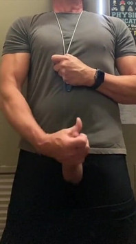 Jockdad87 Memunggah Air Maninya Dalam Peralatan Agaion Almari