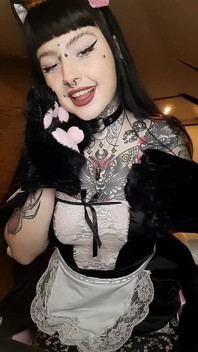 Tätowierte kittymaid wichsanleitung, überall bbc-dildo besahnt