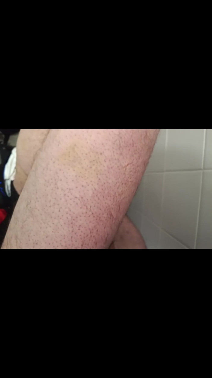 kickerscooter: Honění ptáka na veřejné toaletě