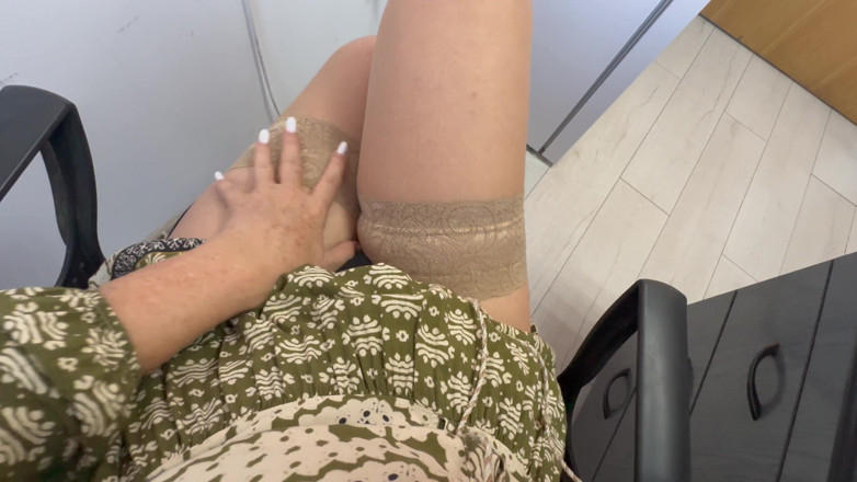 Step Mommy: La calda matrigna elegante è arrivata in ufficio arrapata e si...