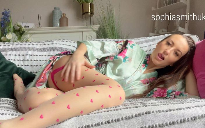 SophiaSmithUK: 실크 가운과 스타킹 자위