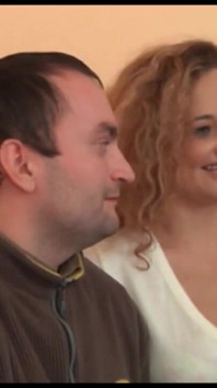 Blonda frumoasă cu țâțe mari adoră pula în pizdă în gură