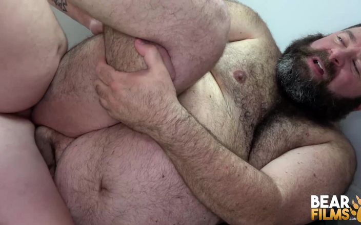 Bear Films: Bearfilmsひげを生やしたベアライリーCoxxxによるブリスケットドリル