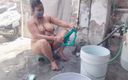 Your love geeta: Hintli yengenin banyo yaparken ateşli videosu