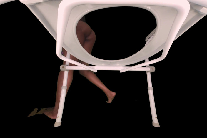 Ebony VR solos virtual reality adult films: Taylors gelöschte szene Ebenholz piss toilette pOV (passthrough)