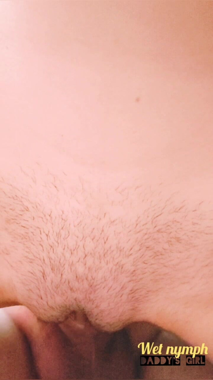 Wet Nymph: 쪼이는 보지 의붓딸과 섹스하는 아빠의 뚱뚱한 자지