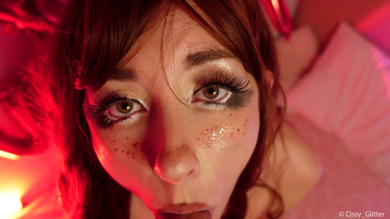 Cissy Glitter: Nyepong kontol dan dicrot di muka - pov