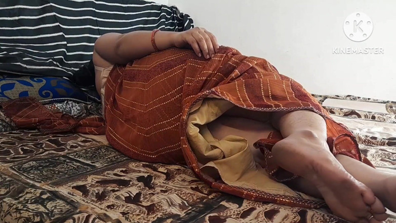 Salmaan001: Sąsiad Bhabhi wrócił do domu na Diwali i został zerżnięty...