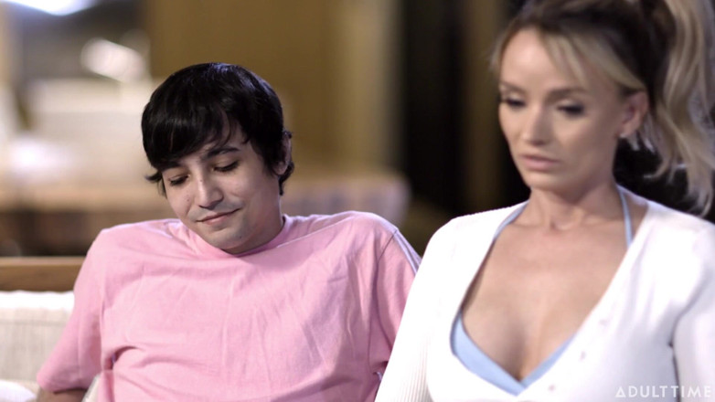 Mommys Boy: Stepmommy's Boy - Pervert Teen Convinces Stepmom Pristine Edge to Fuck...