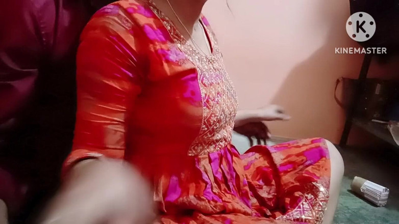 Madhu bhabhi: Pertama kali pacar dientot habis-habisan dan dicium.