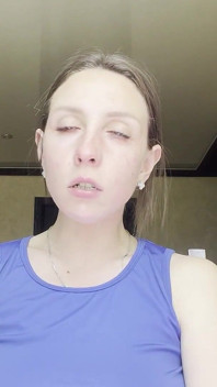 Chora kobieta obsesja kaszlu
