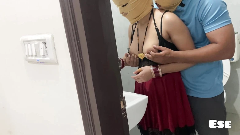 Sammy Sins: Шурин застукал невестку сзади в ванной и трахнул ее