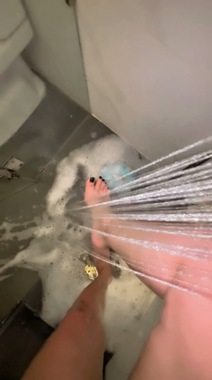 Tatto womane: Shower Feet