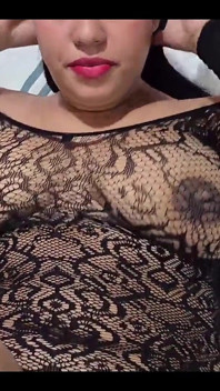 그녀는 커피 다운타운을 팔았고 지금은 내 창녀가 됐어