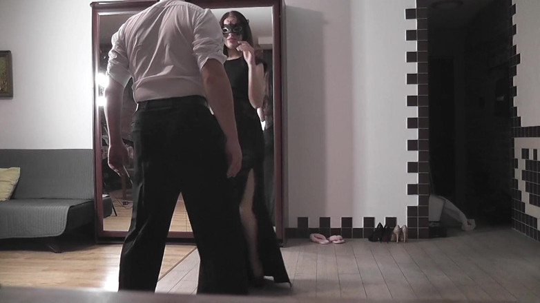 Homemade ballbusting: Distrugere rapidă de coaie înainte de a merge la balul de...