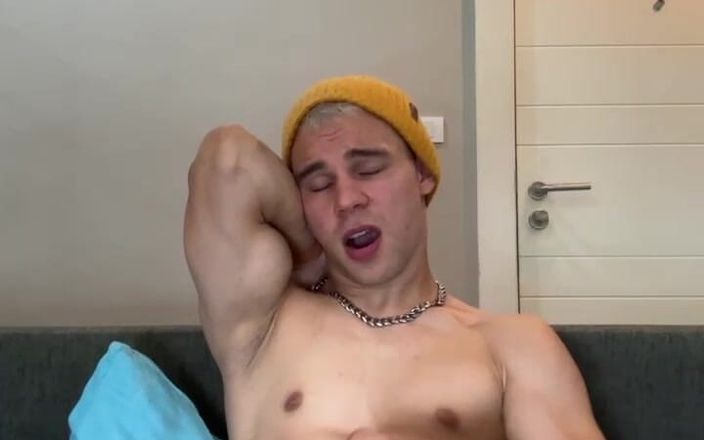 Max_Russell: Silný chlapec si honí