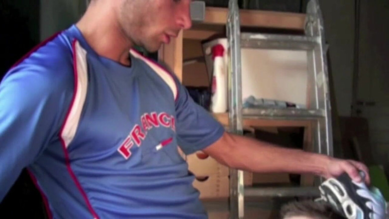 Sneaker gay: Sottomissione di sneaker per un twink troia francese
