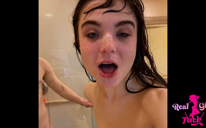 Taboolu: 漂亮少女在淋浴时像玩具一样被干 - megan marx