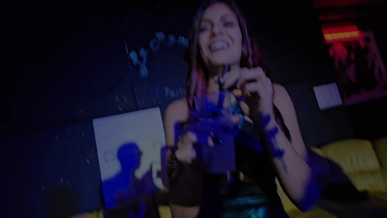 Ferrero anal experience: Nous nous rencontrons au même club et faisons une orgie