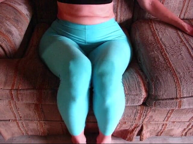 Long Toe Sally Big Buns: Stara się zwrócić twoją uwagę