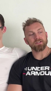 Gayhoopla - veterana Bryce Beckett le muestra a Kingsley Kross cómo follar