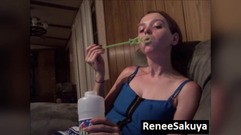 Renee Sakuya: Menghisap buih