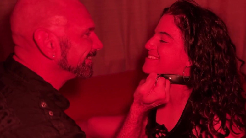 Cliff Media: Version Complète - Une Dominatrice Perverse S’étouffe, La Gifle Et La...