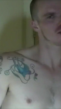 Creaampied úžasným klukem tatto ptákem