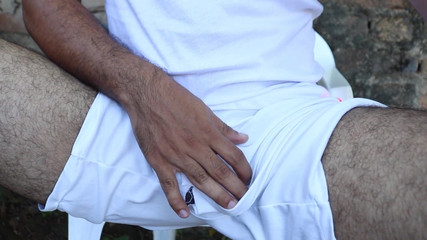 Josehairycum: 他一回到家就会在公共场合自慰并高潮