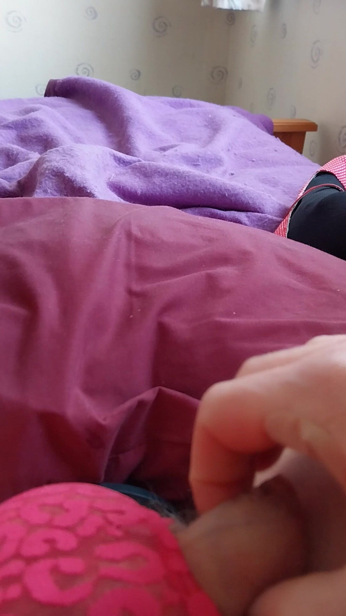 Cindy Belfast: Сіссі, підключена до дупи, дражнить у нових панчохах