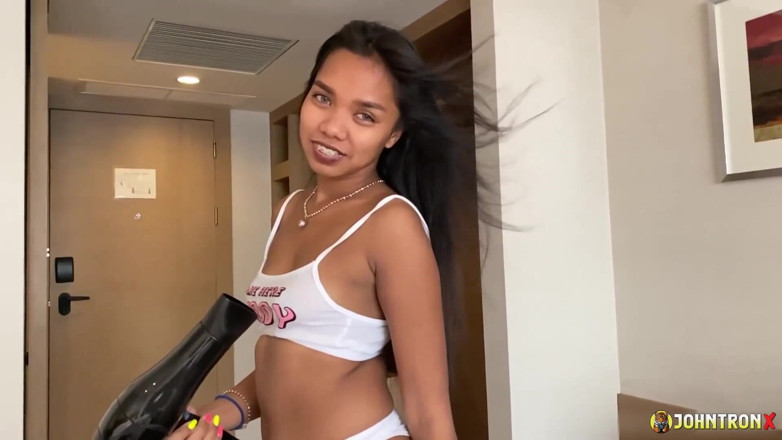 John Tron X: Johntronx - Picture-perfect Thai Amateur Babe Gets Banged in the Pool