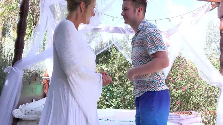 Aunt Judy's XXX: AuntJudysXXX - Signora Massaggiatrice Tettona Matura. Molly Dà Un Lieto Fine