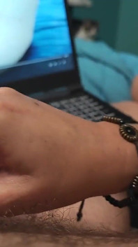 Watch Bella memukul zakarnya semasa menonton lucah