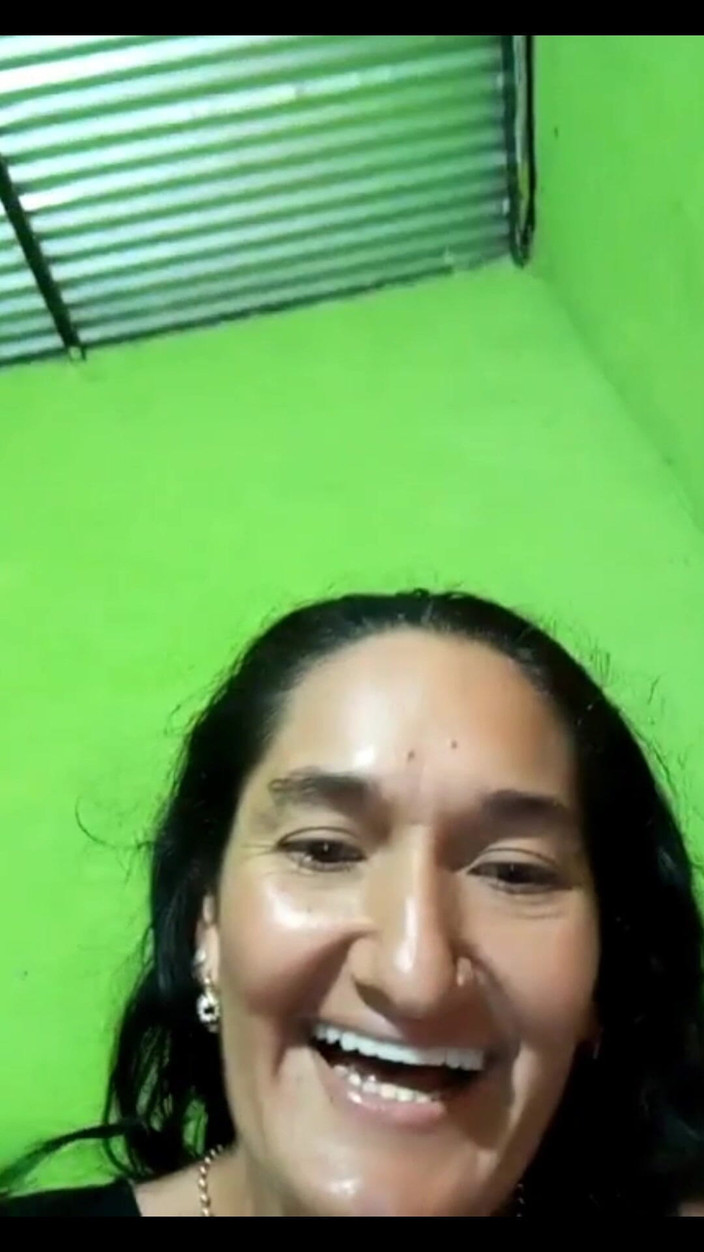 Anny Scorcia: Follo với một củ cà rốt giữa hậu môn của...