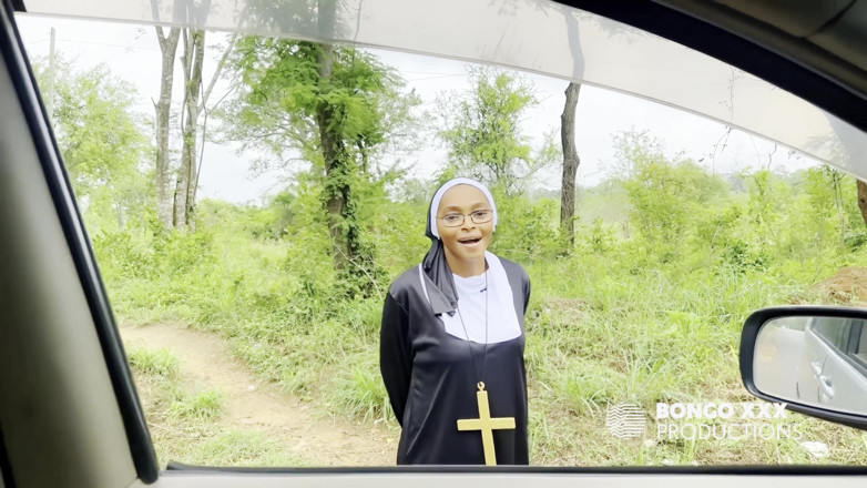 BongoXXX: Aku menyetubuhi biarawati terangsang ini, meskipun semua biarawati masih perawan