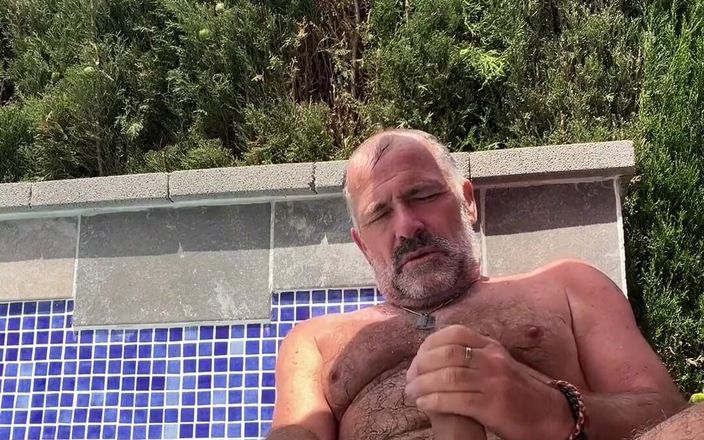 Daddybearvlc: Hari jacuzzi daddybears!! Ya itu yang aku lakukan waktu aku...