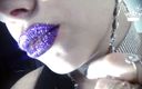 Goddess Misha Goldy: Фіолетовий блискучий поцілунок і нюхання губ