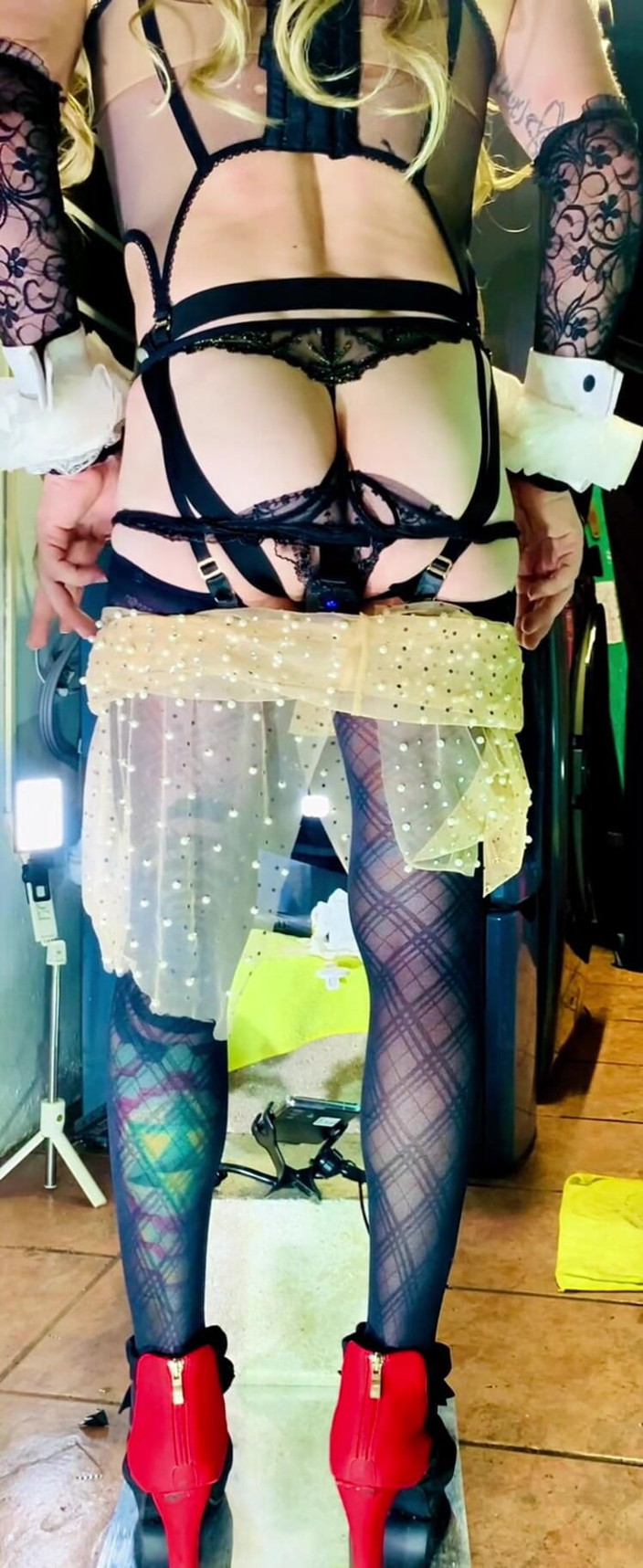 Benito414: Benito414 nastolatka TS rucha się w dupę w pasie czystości