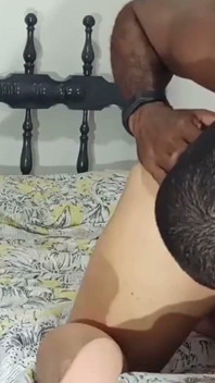 Üvey kız kardeşimi domaltarak siktim ve eve geç geldiği için götüne şaplak verdim