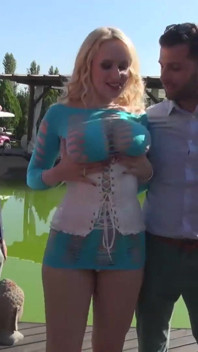Sexy a nadržené děvky análně udeřily venku