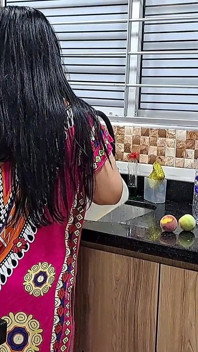 Estou Com Tesão E Surpreendo Minha Madrasta Na Cozinha Para Me Fazer Um Boquete Delicioso