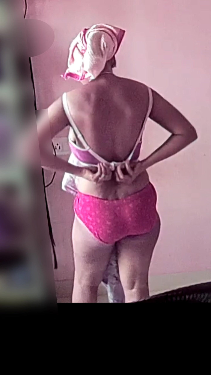 Black & white desicat: Desi podvádějící sexy tělo hospodyňka mě láká videem převlékání