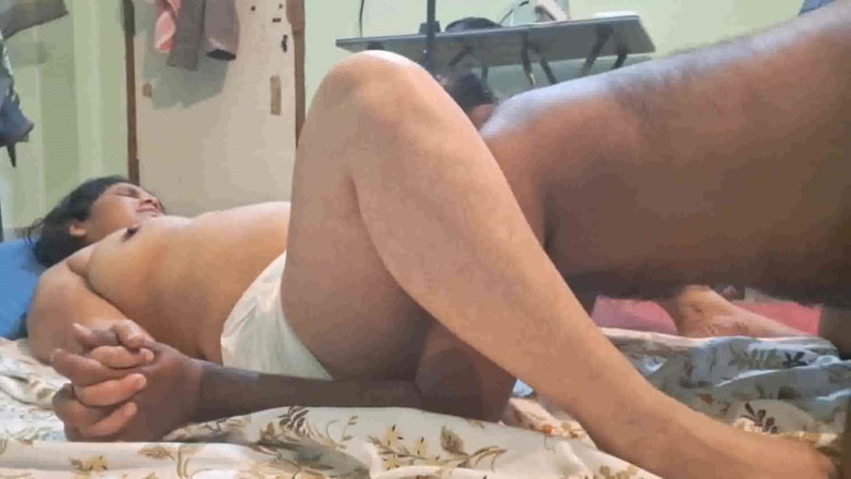 Sexy sindu: Sexy MILF verzweifelt nach dem hardcore-sex