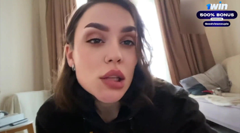 Good_view: Estudiante sexy monta hábilmente una polla