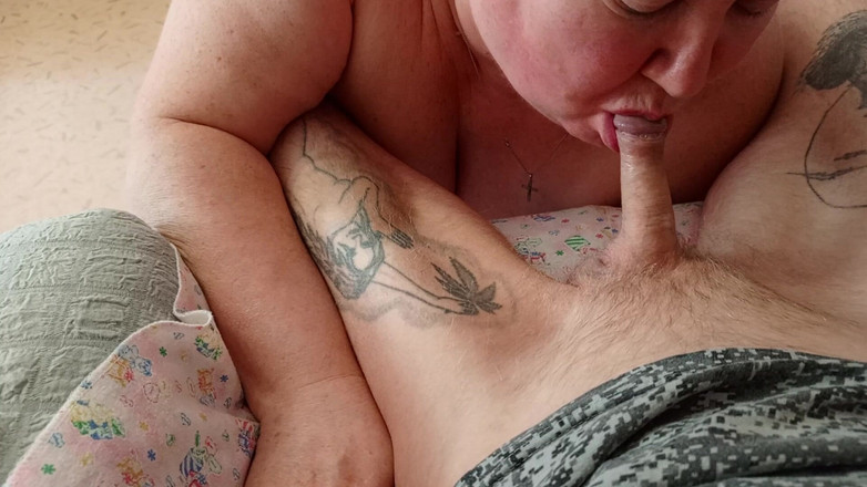 Zona901: 岳母给我撸管，我的鸡巴吮吸