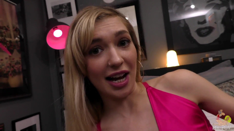 Mr. POV: Mackenzie Moss masukin memeknya ke kanan!