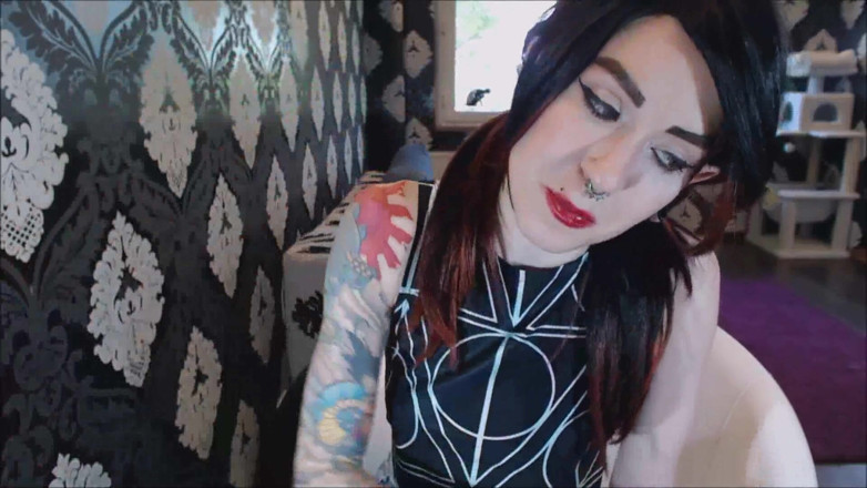 Femdom Austria: Miss Alexa`s Spittoon