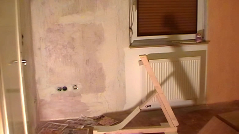 Mark Hannes: Cewek nakal ini lagi asik masturbasi sambil ganti baju sambil...