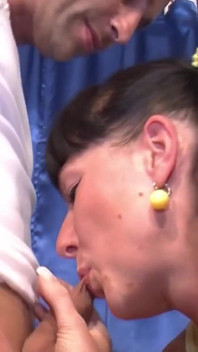 大きくて熱い飢えた女性...熟女クソ