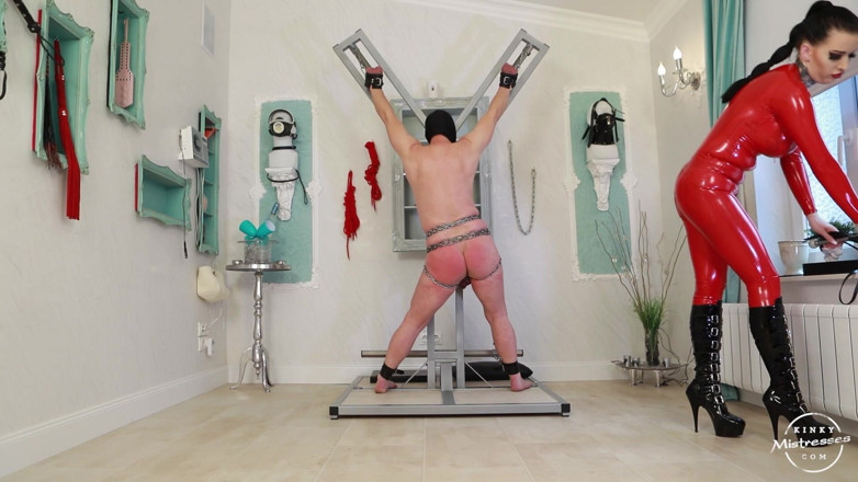 Kinky Mistresses: Fun at the Cross